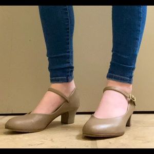 Tan Heels | Women’s Size 7 | Capezio